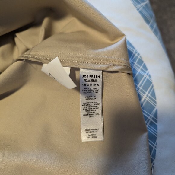 Joe Fresh trench in neutral beige - Picture 4 of 4